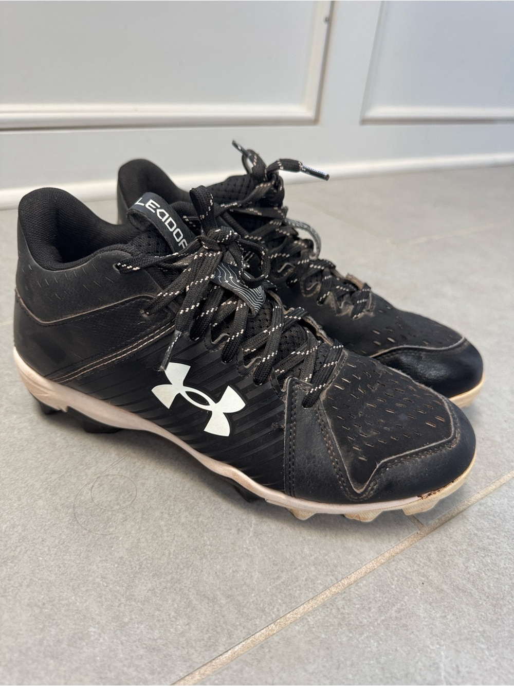 Under Armour Men’s Black and White Athletic Baseball Cleats